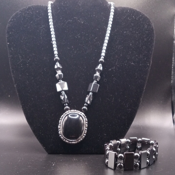 16 INCH HEMATITE BEADED NECKLACE - Picture 1 of 8